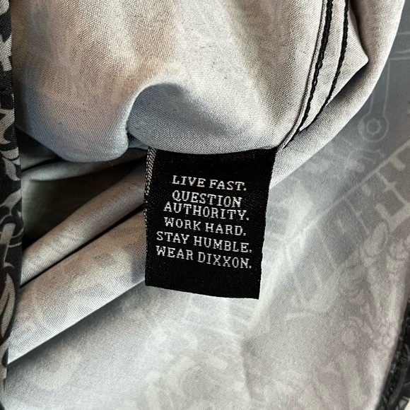 Dixxon Flannel DFC Youth Division Grunge Skulls Allover Print Gray Shirt Size XS - Picture 6 of 11